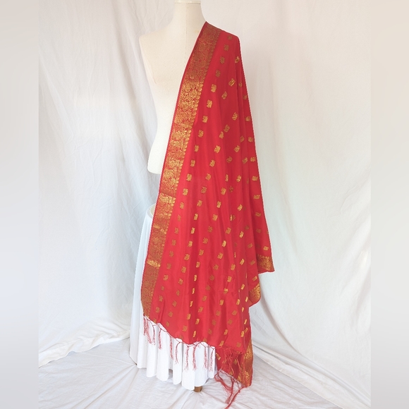 Red Bansari Dupatta Scarf - Picture 5 of 10